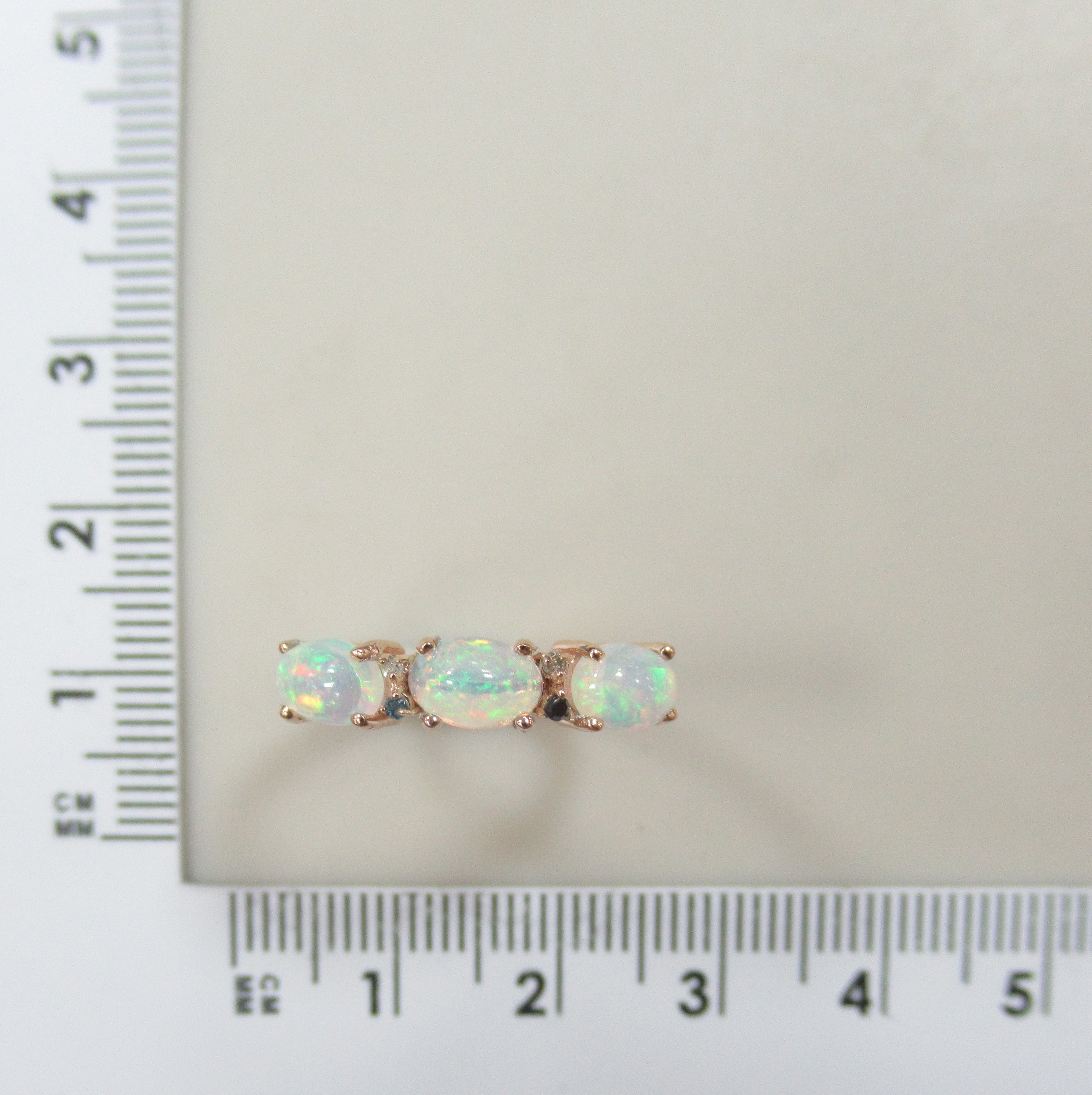 Серебряное кольцо с опалом и цветными бриллиантами